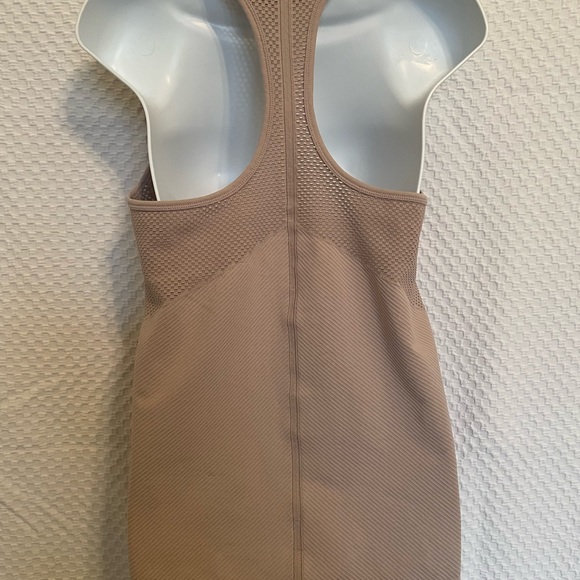 Athleta razorback tank top size medium - Picture 3 of 4